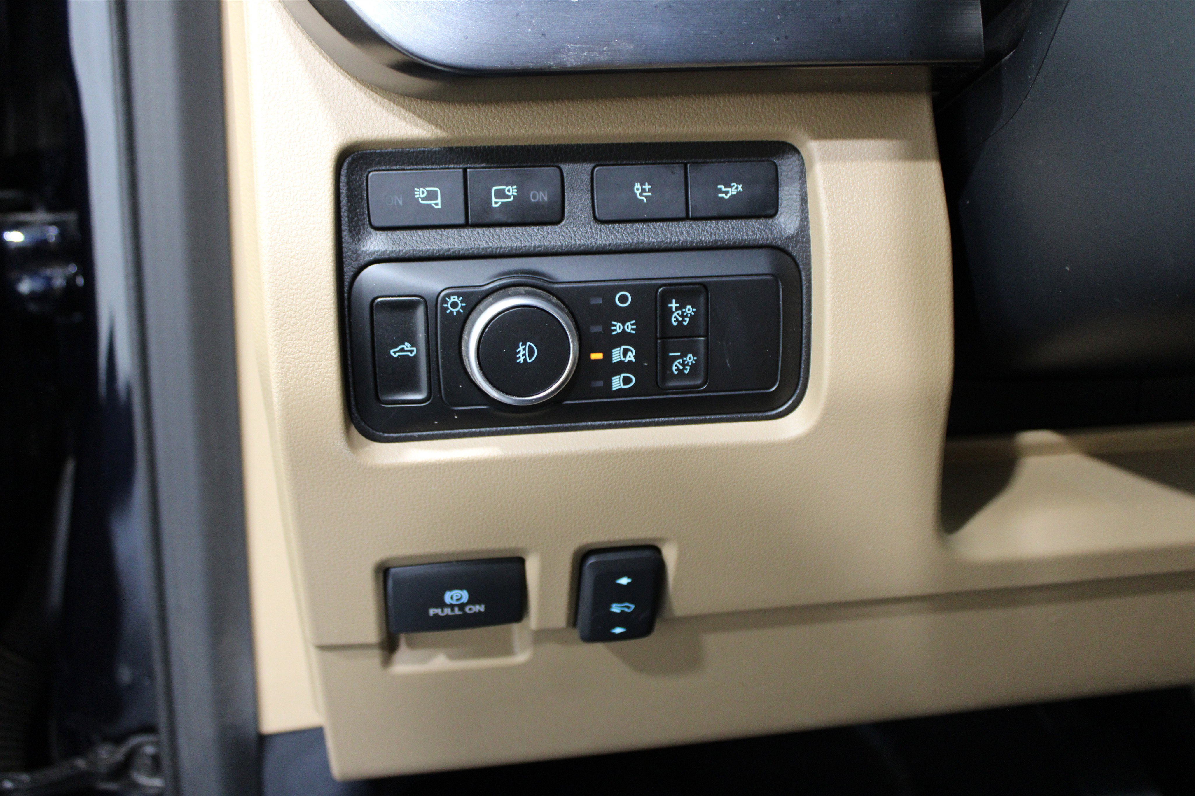 Used 2023 Ford F250 Lariat w/ Lariat Ultimate Package image 8