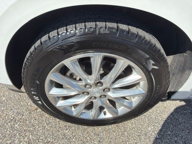 Used 2018 Buick Enclave Essence AWD/4WD image 10