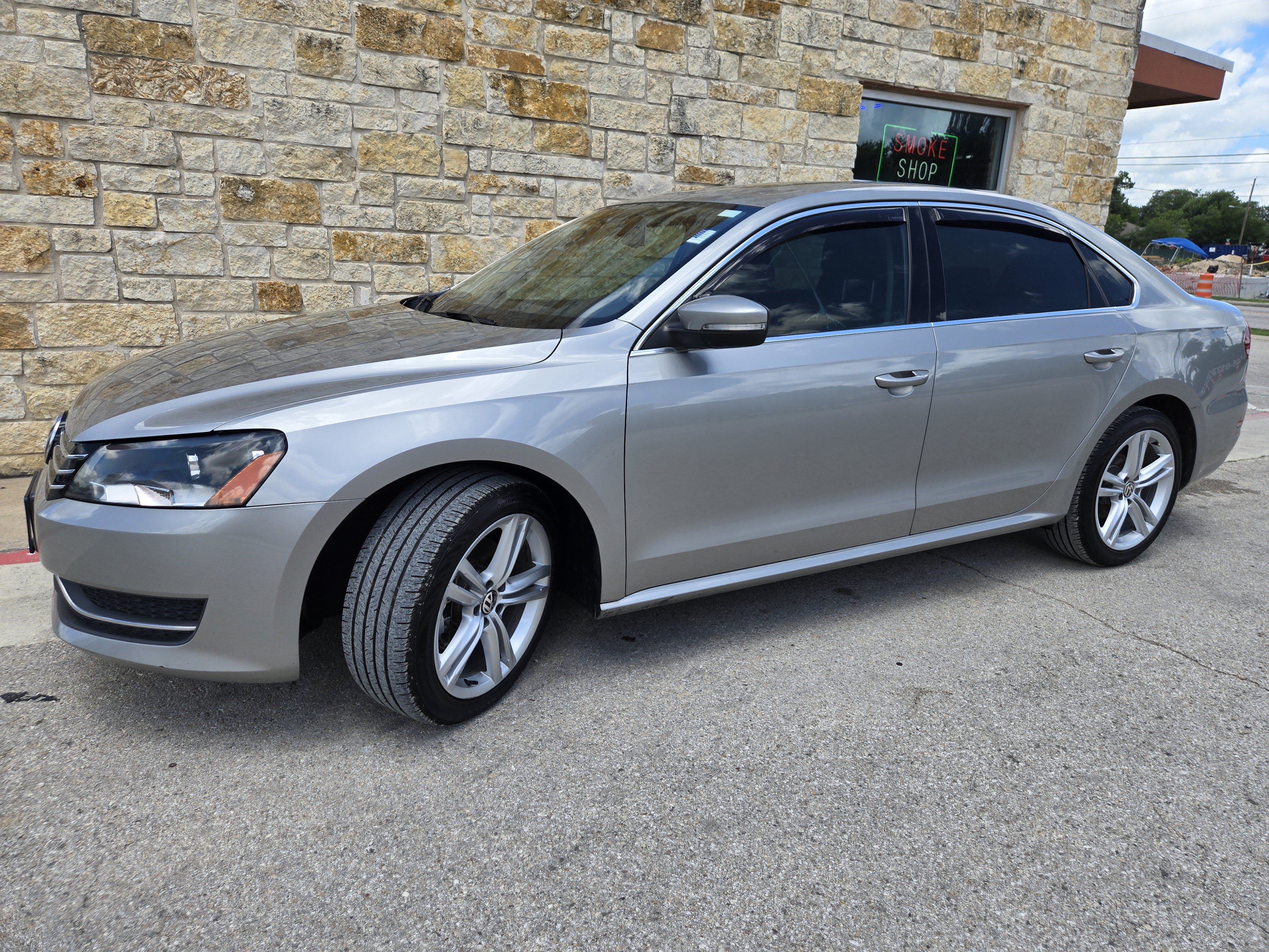 Used 2014 Volkswagen Passat TDI SE FWD image 2
