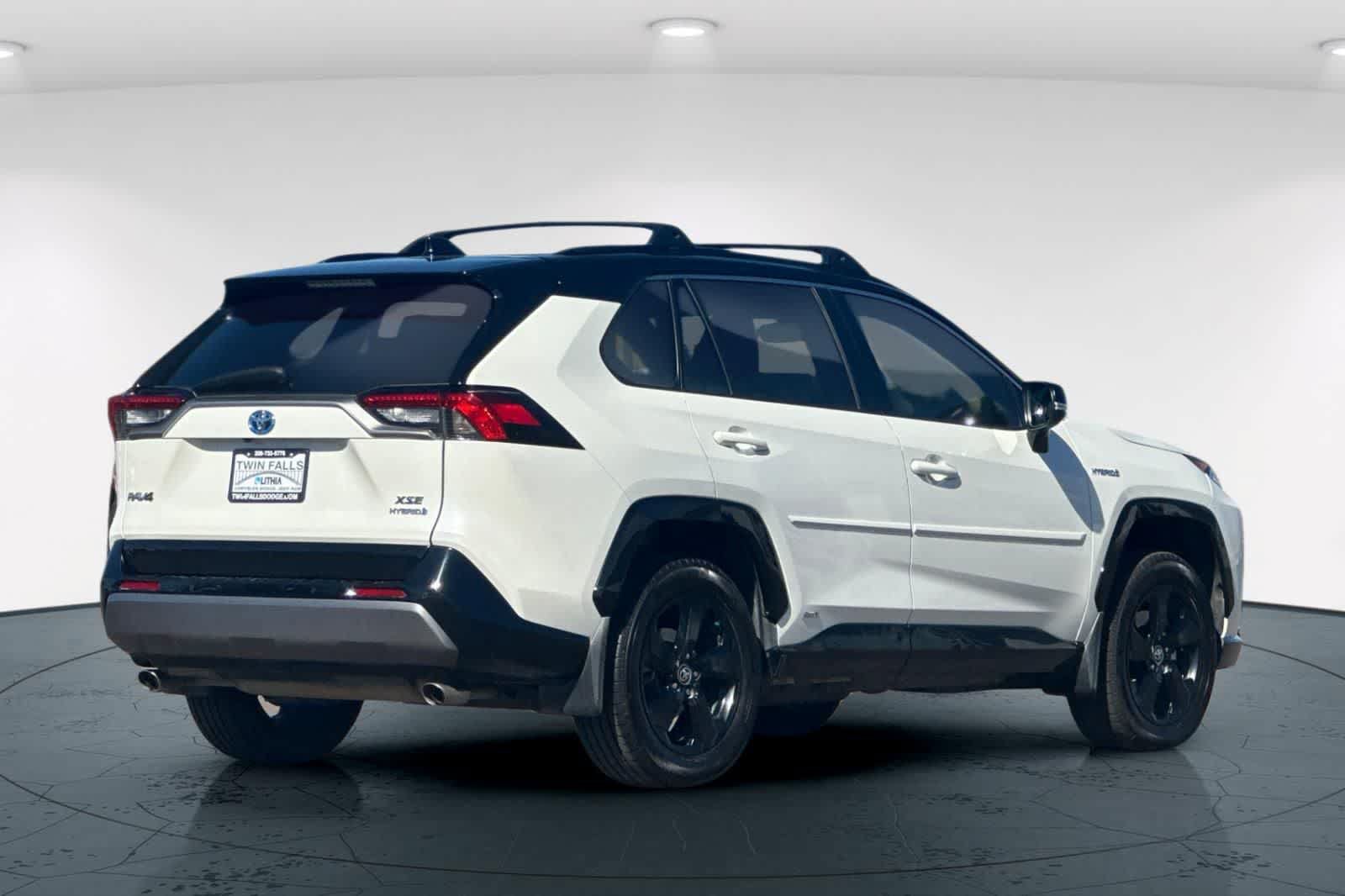 Used 2021 Toyota RAV4 XSE AWD/4WD image 2