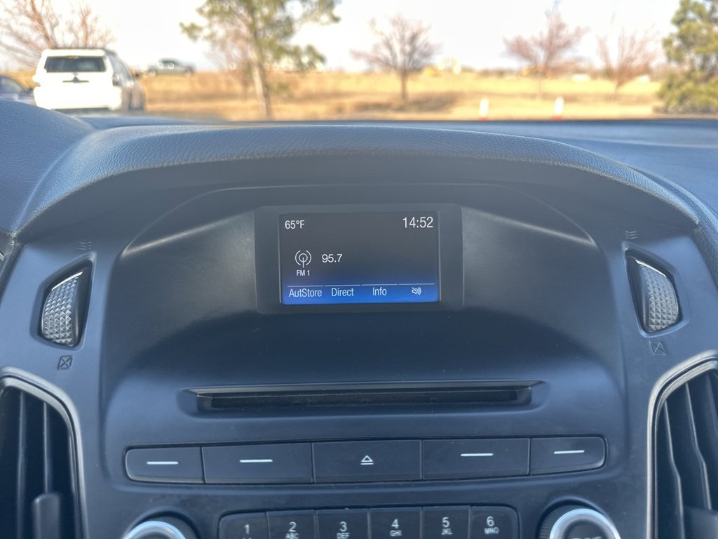 Used 2015 Ford Focus SE image 3