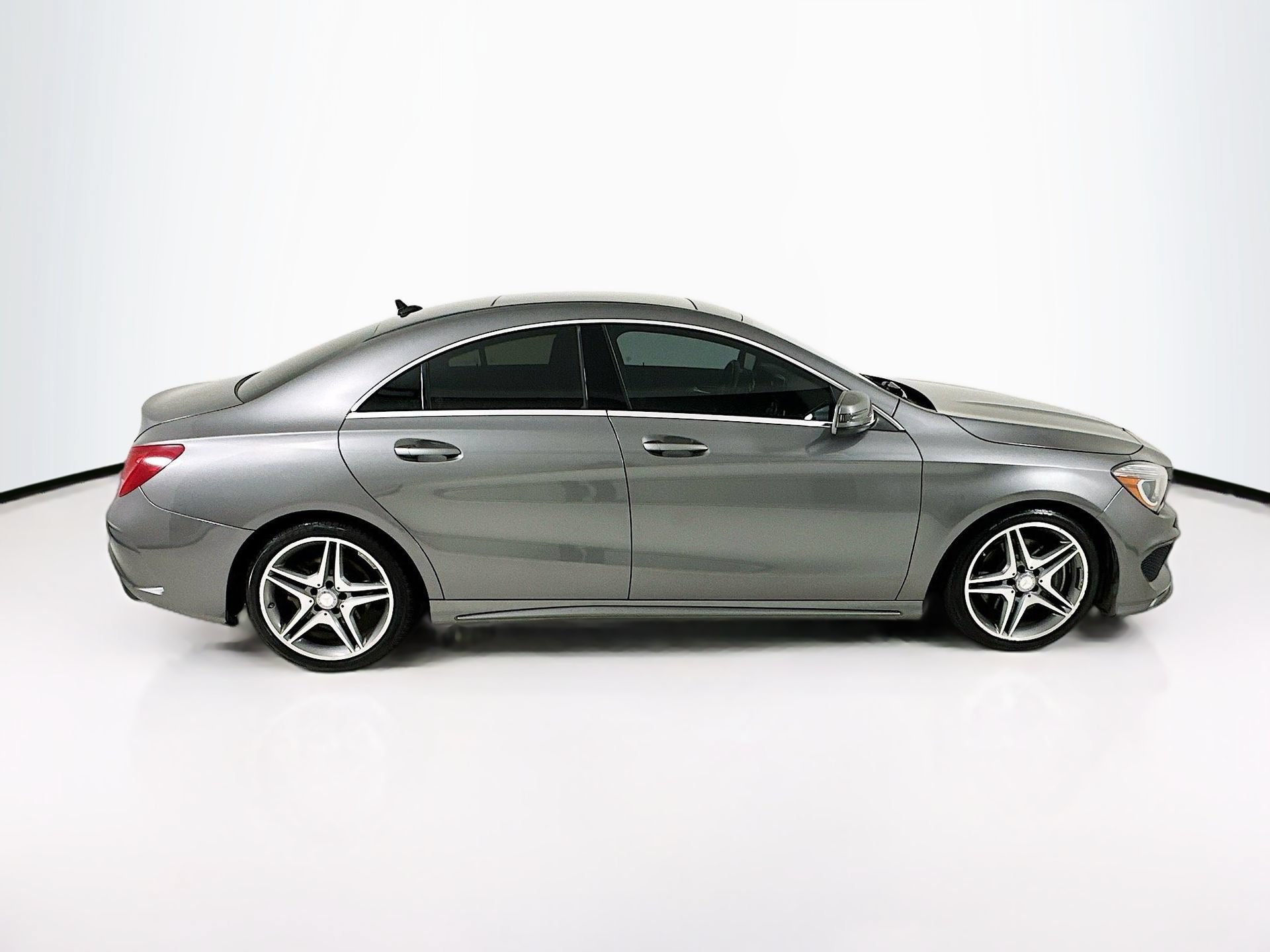Used 2014 Mercedes-Benz CLA 250 image 9