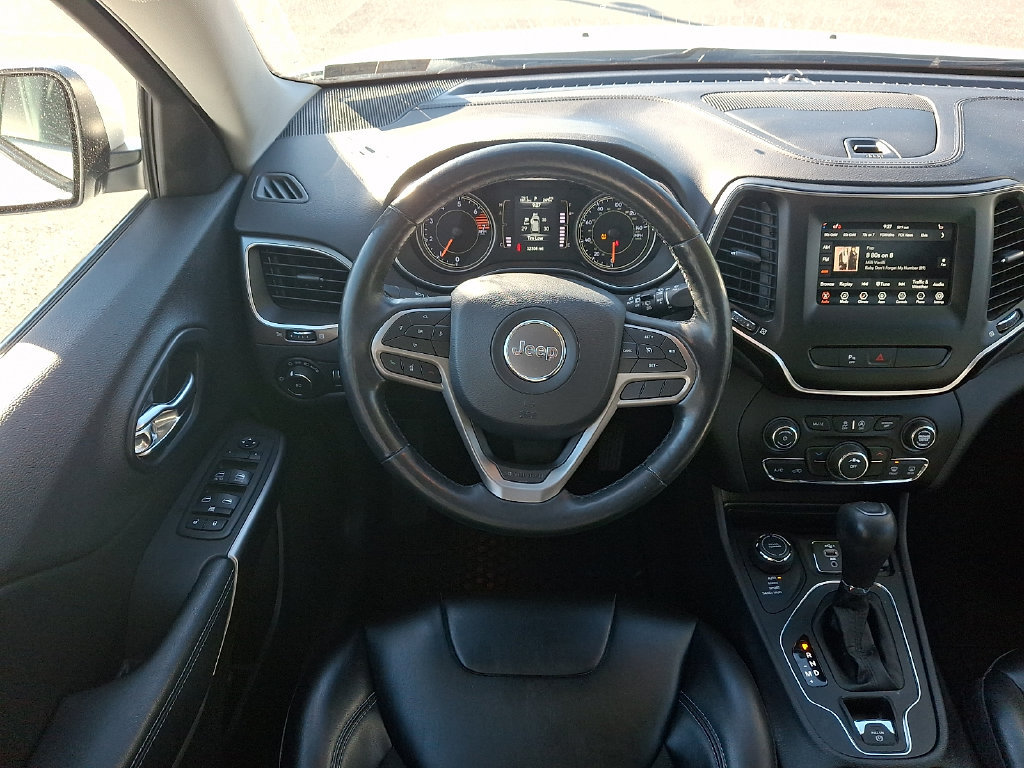 Used 2020 Jeep Cherokee Latitude Plus w/ Cold Weather Group AWD/4WD image 11