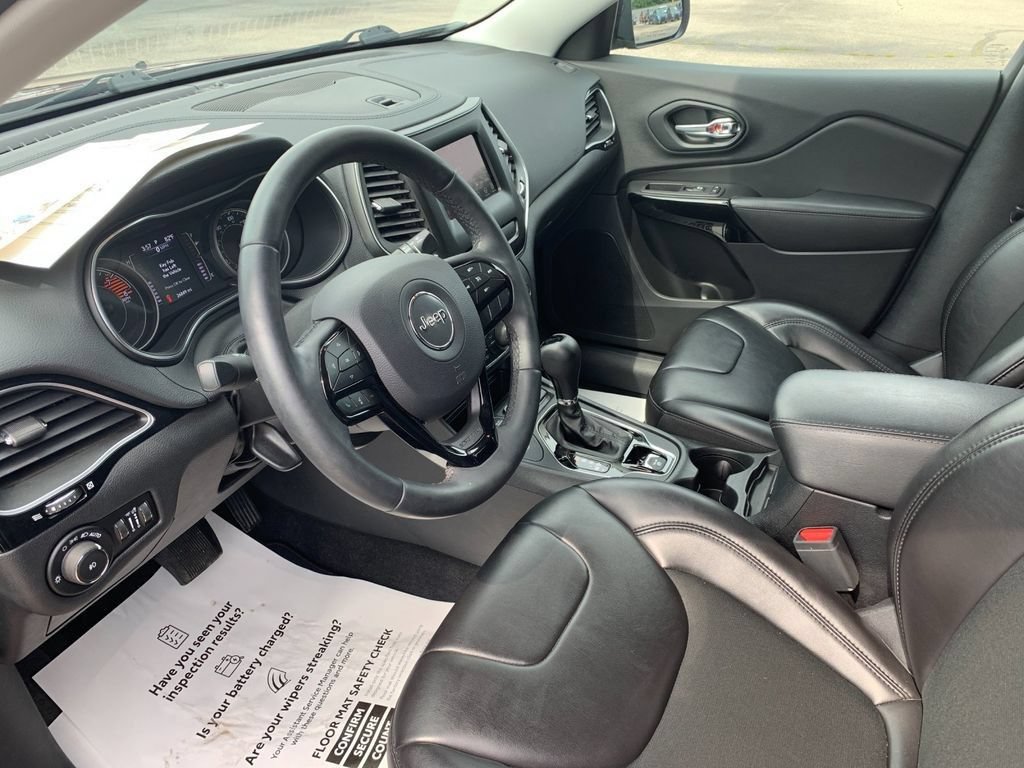 Used 2019 Jeep Cherokee Latitude Plus AWD/4WD image 11