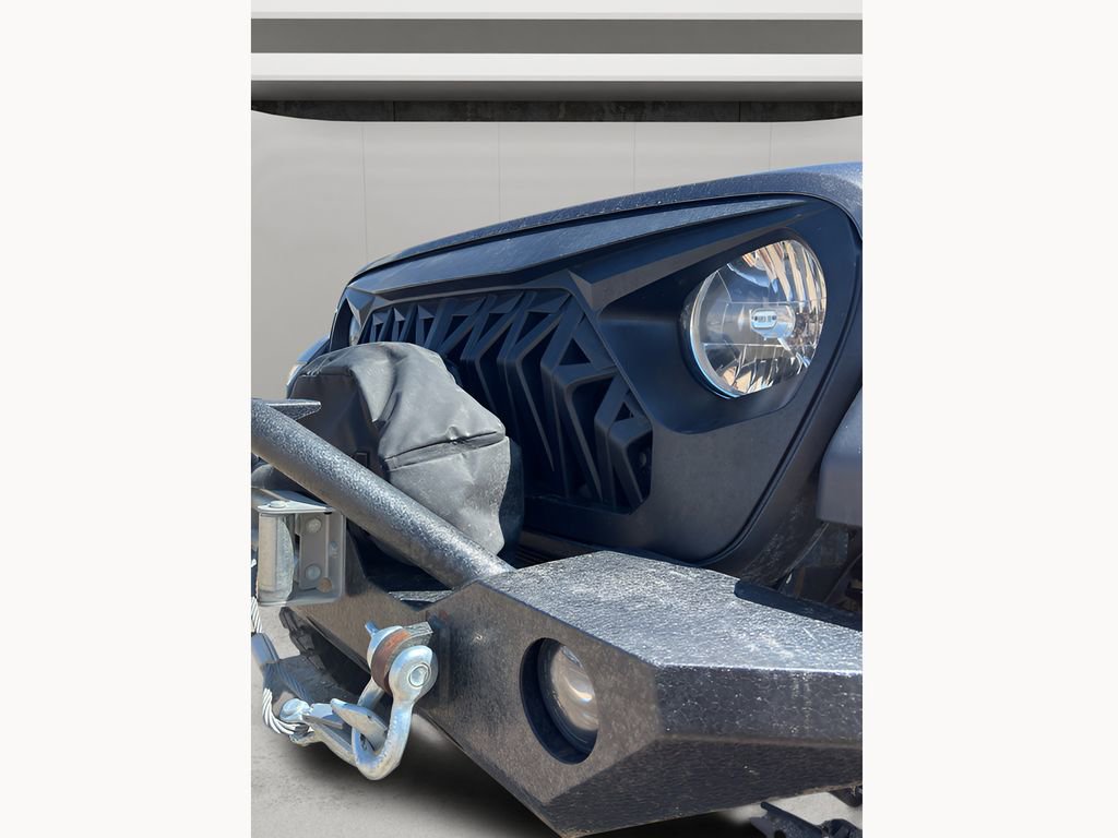 Used 2020 Jeep Wrangler Unlimited Sahara AWD/4WD image 28