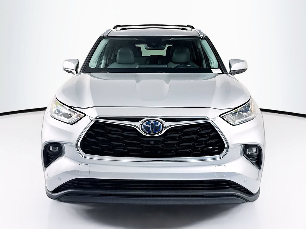 Used 2022 Toyota Highlander Limited FWD image 2