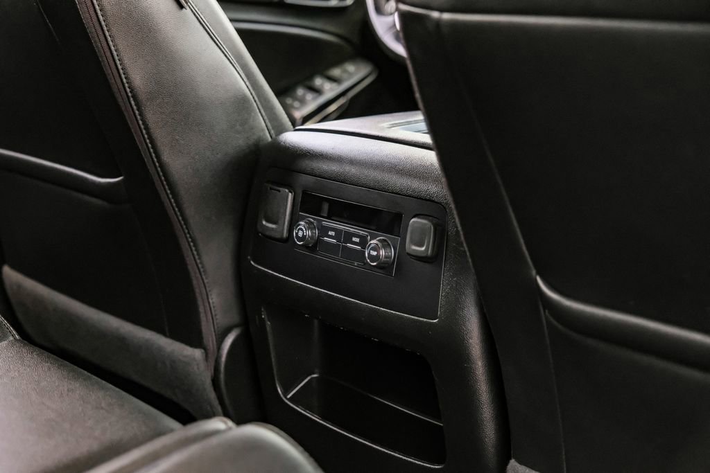 Used 2018 Chevrolet Suburban LT image 39