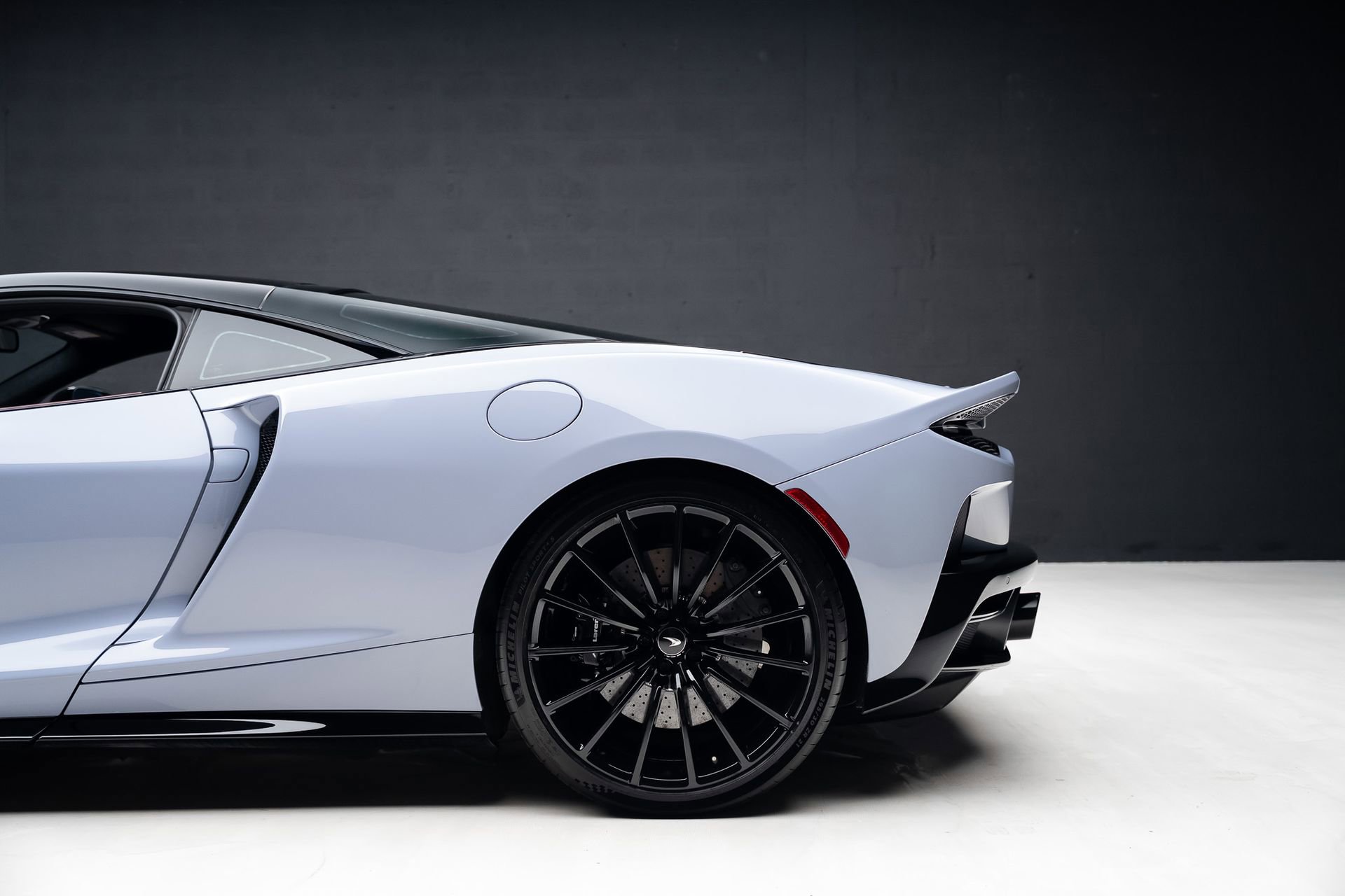 Used 2023 McLaren GT RWD image 20