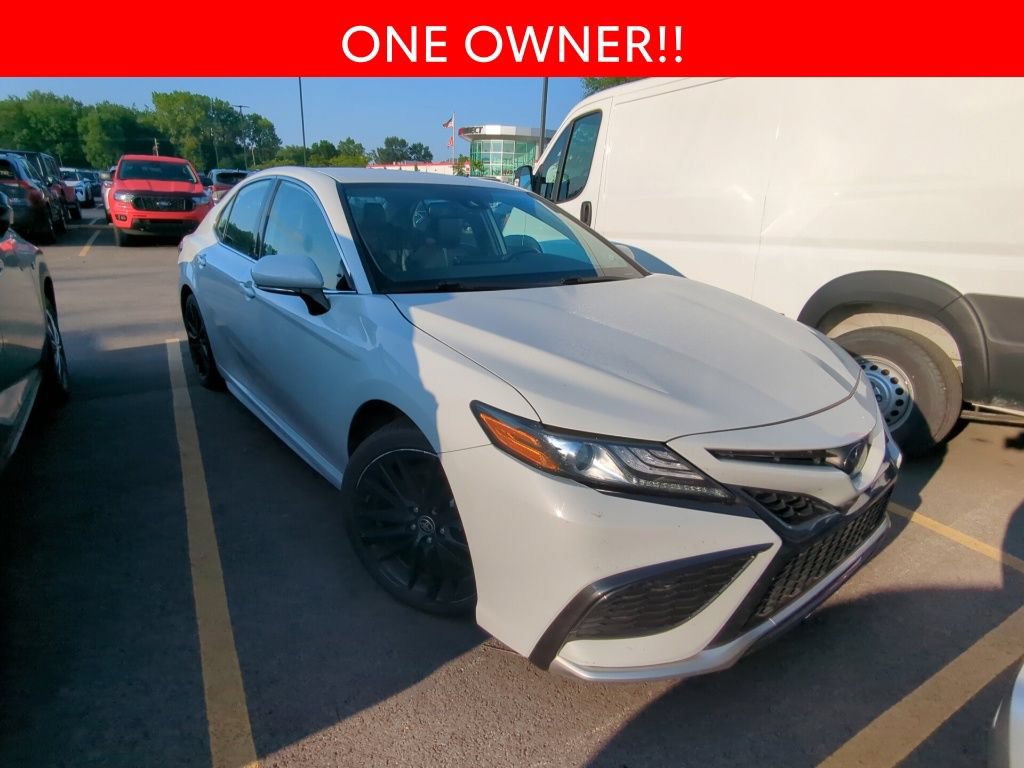 Used 2024 Toyota Camry XSE FWD image 3
