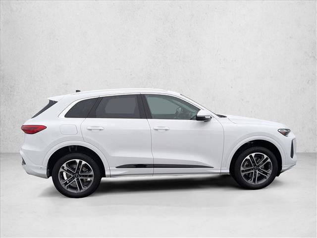 Used 2025 Audi Q5 Premium w/ Convenience Package image 4