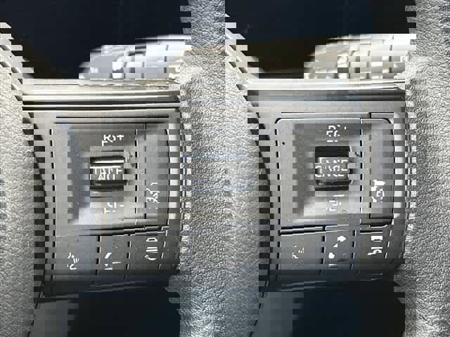 Certified 2025 Nissan Kicks SV image 18