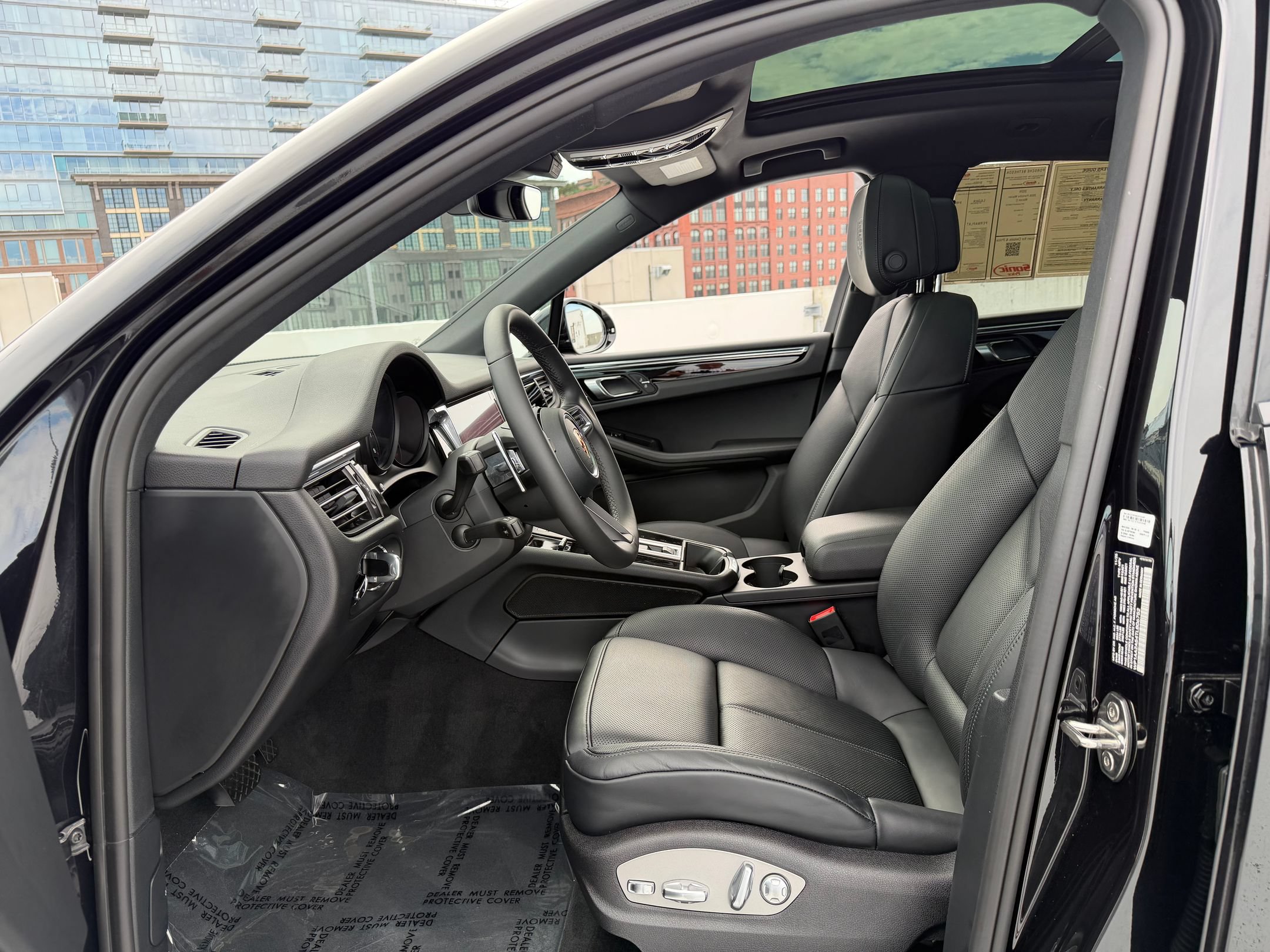 Certified 2026 Porsche Macan AWD/4WD image 33