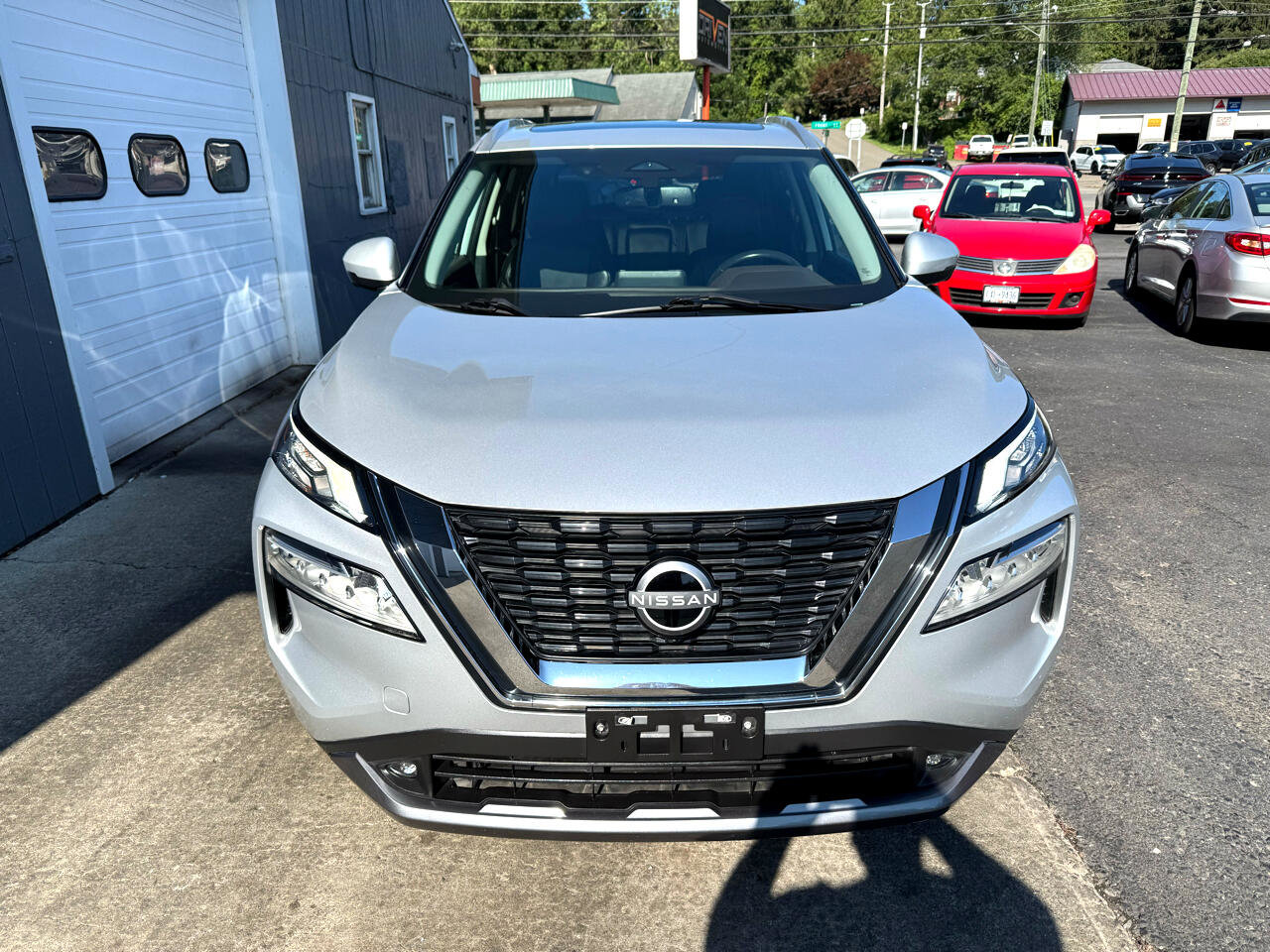 Used 2022 Nissan Rogue SL image 2