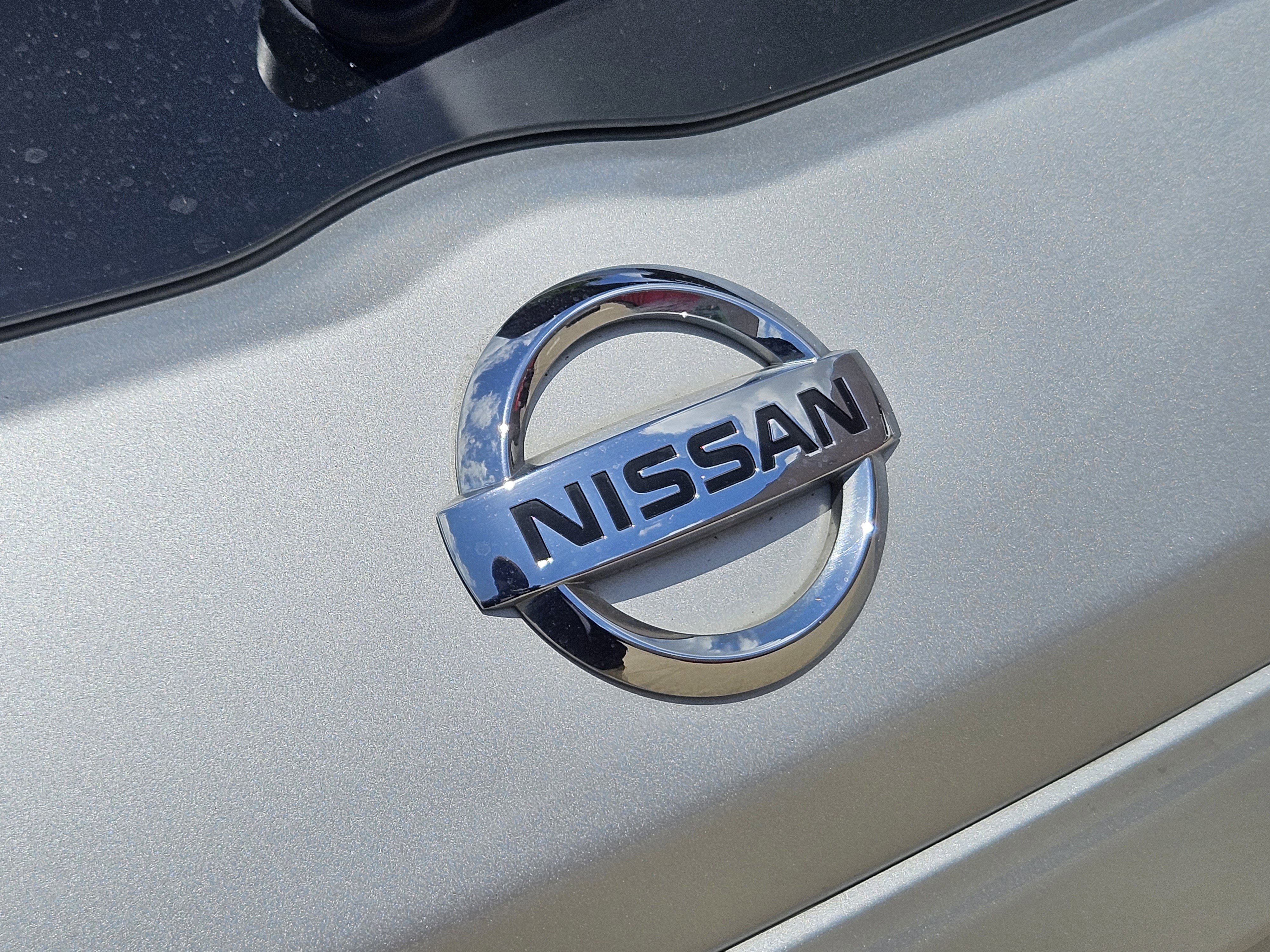 Used 2018 Nissan Kicks SV FWD image 27