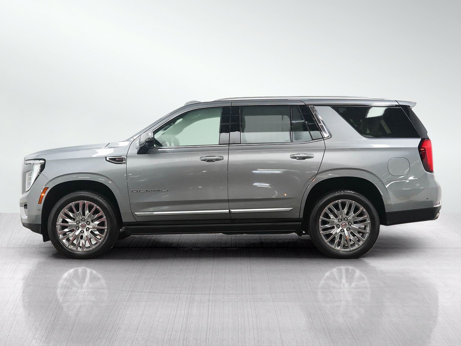 Used 2025 GMC Yukon Denali w/ Sun & Power Step Package AWD/4WD image 2