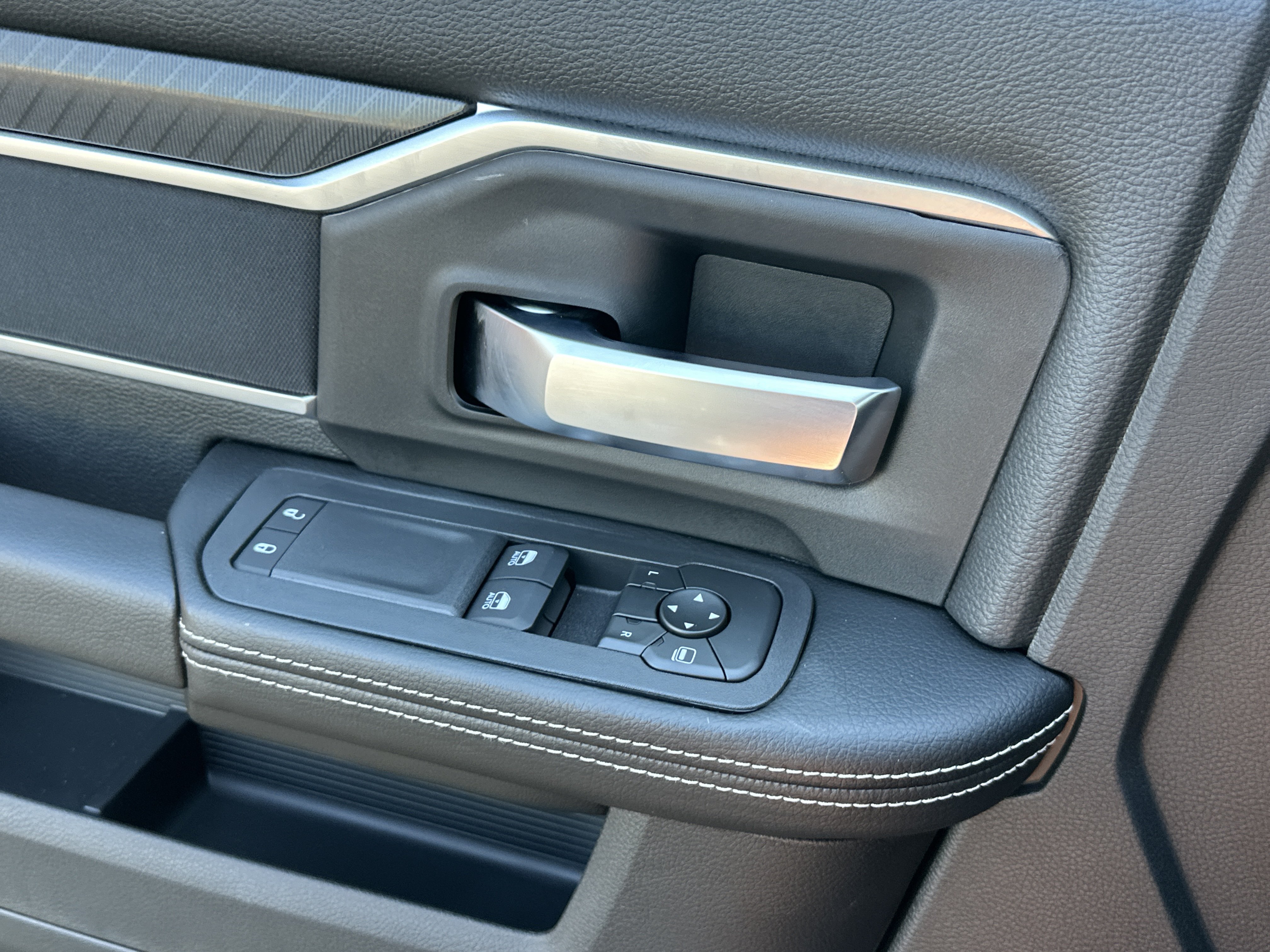 New 2026 RAM 5500 4x4 Regular Cab image 12