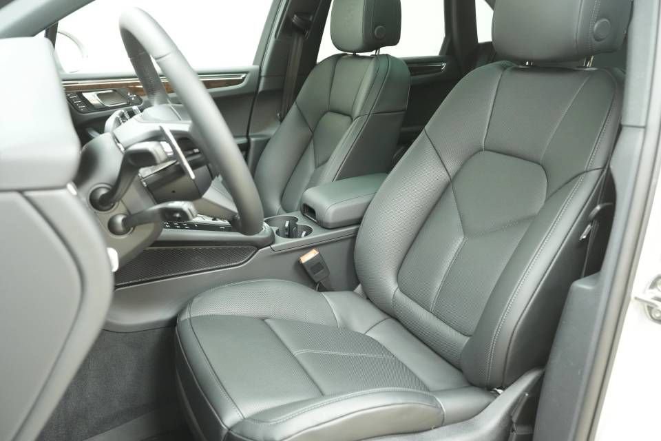 New 2026 Porsche Macan AWD/4WD image 5