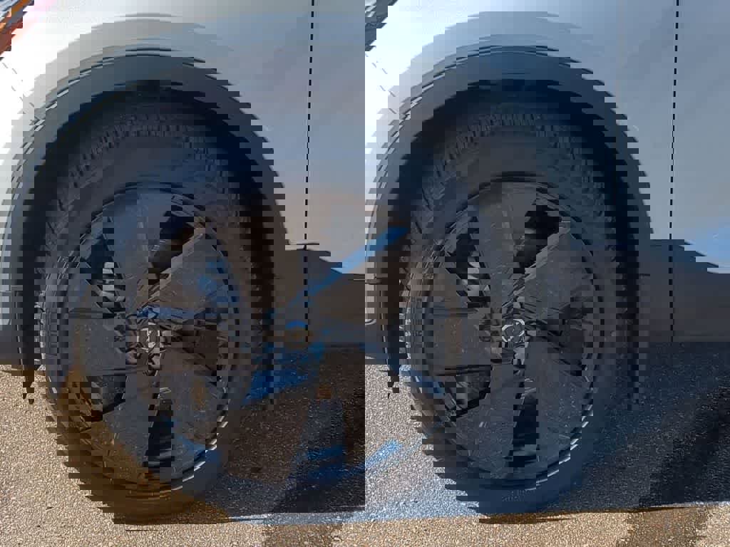 Used 2026 Volvo XC40 B5 Ultra w/ Climate Package image 13