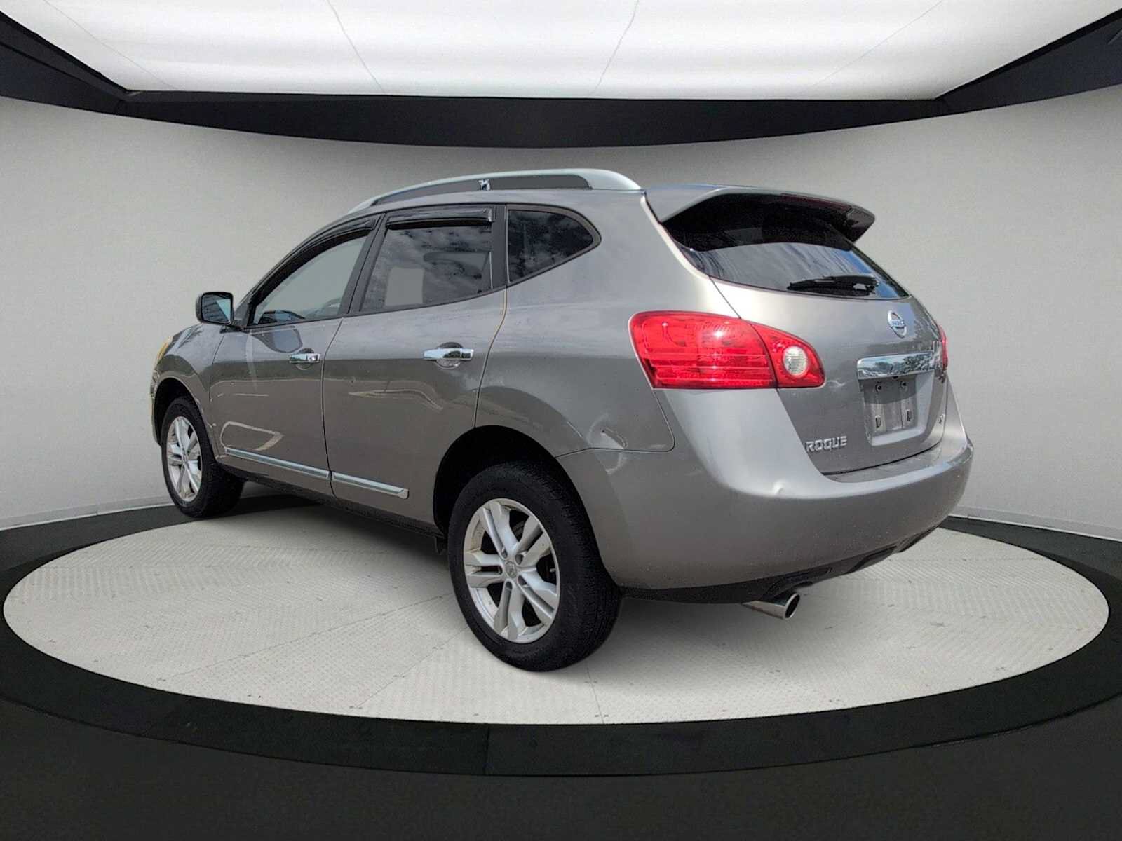 Used 2013 Nissan Rogue SV FWD image 6