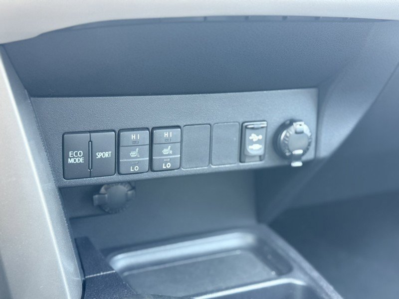 Used 2018 Toyota RAV4 Platinum image 26