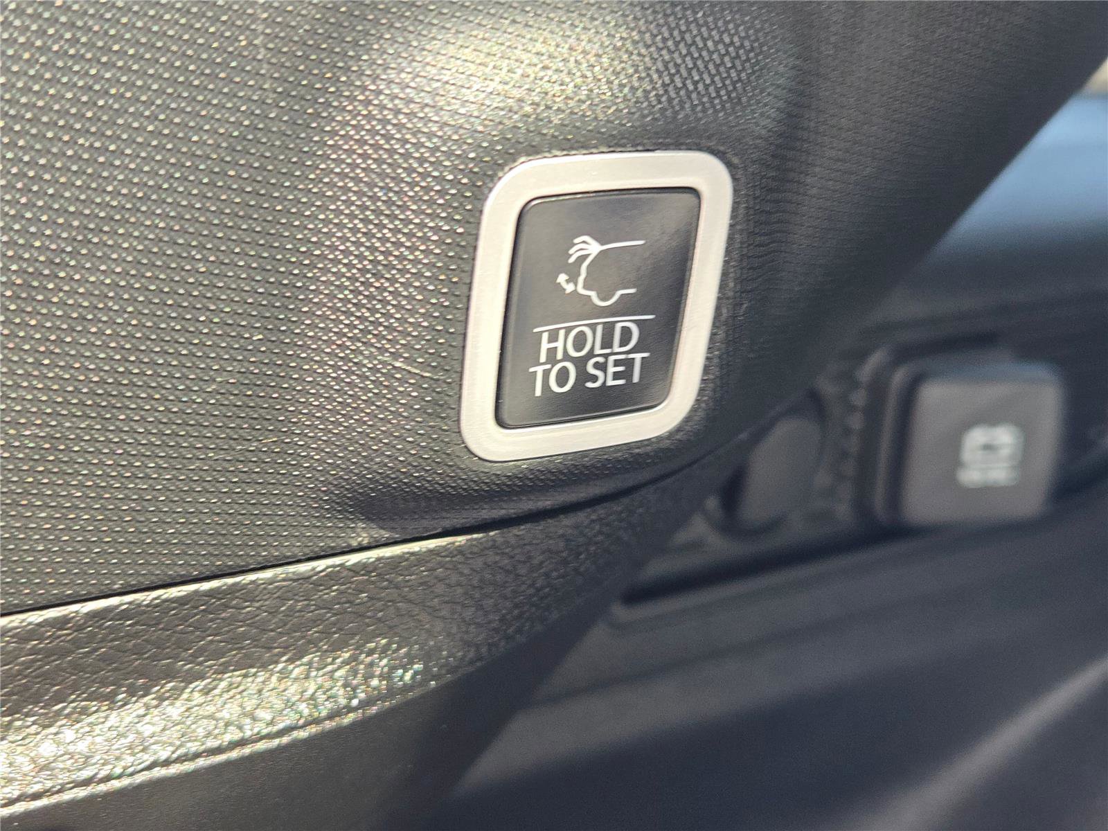 Certified 2024 Jeep Grand Cherokee Altitude image 21