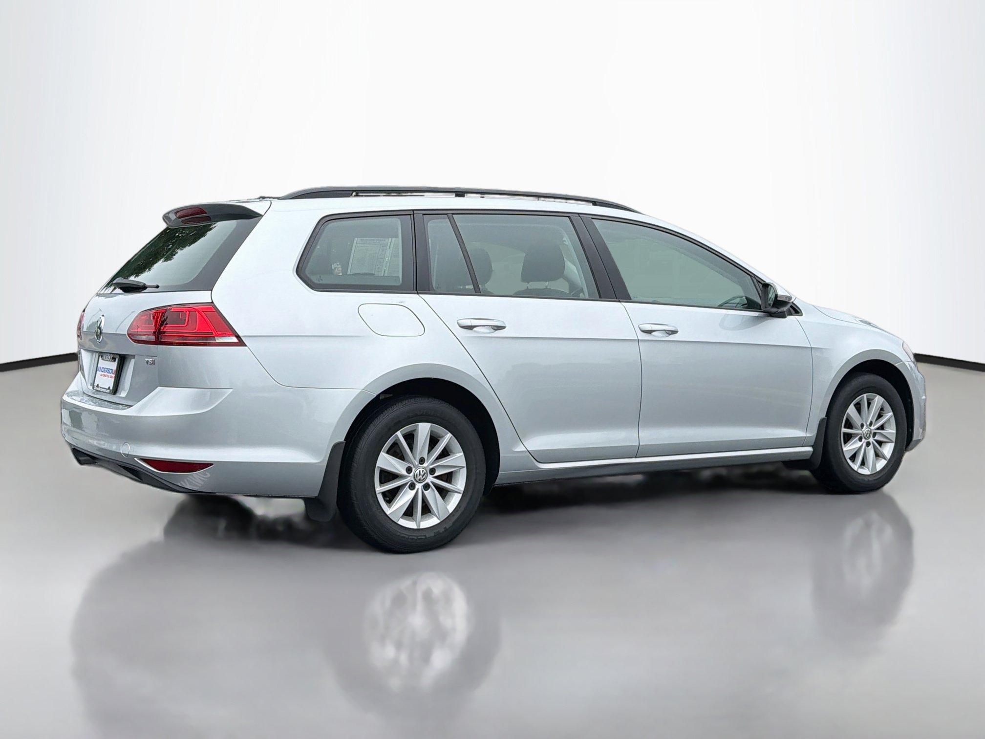 Used 2016 Volkswagen Golf S FWD image 2
