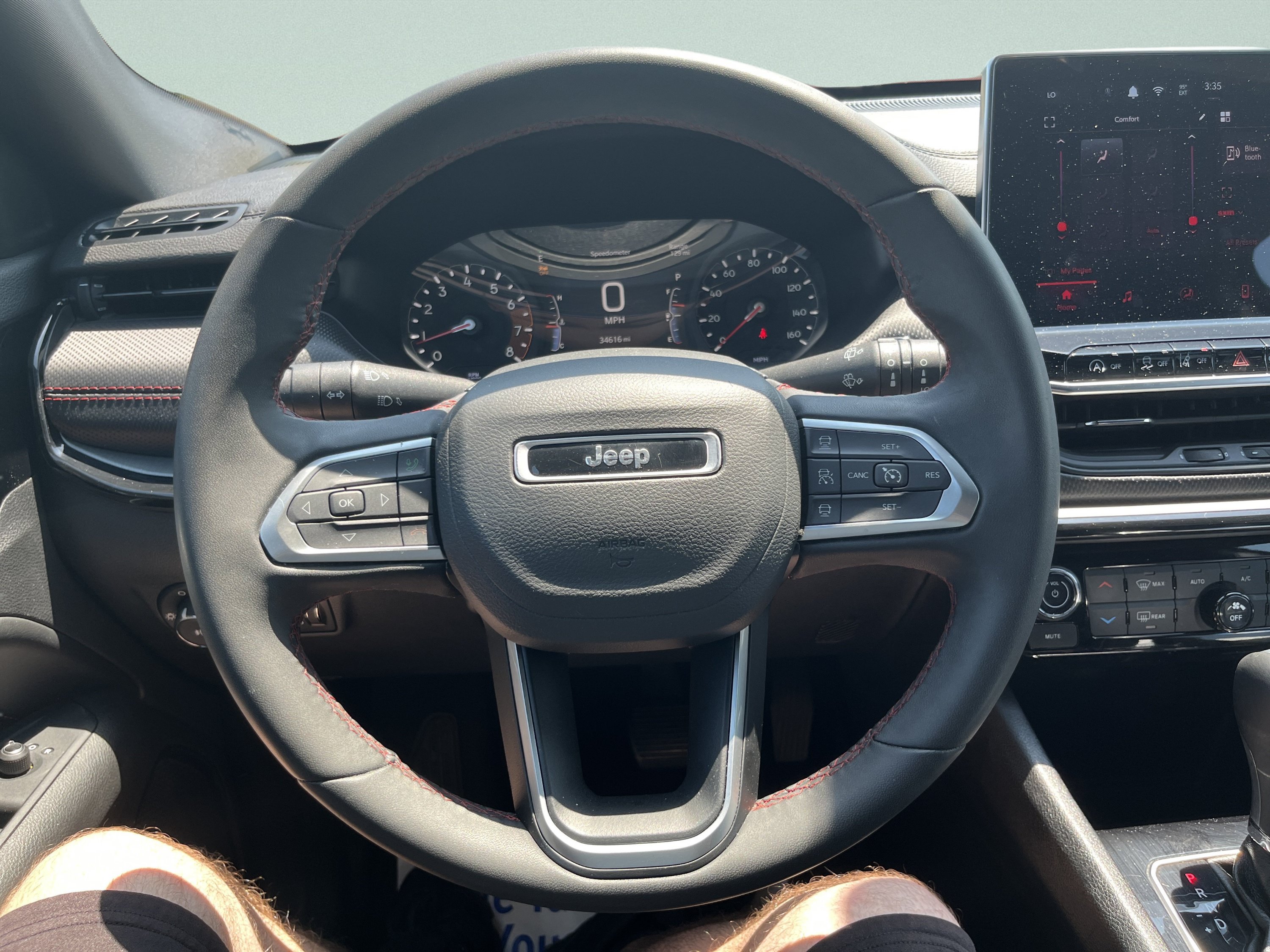 Used 2025 Jeep Compass Trailhawk AWD/4WD image 8