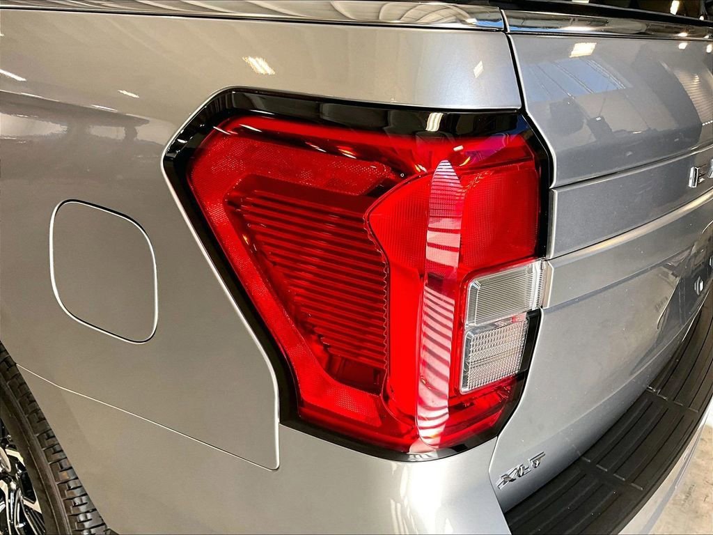 Used 2024 Ford Expedition XLT AWD/4WD image 35