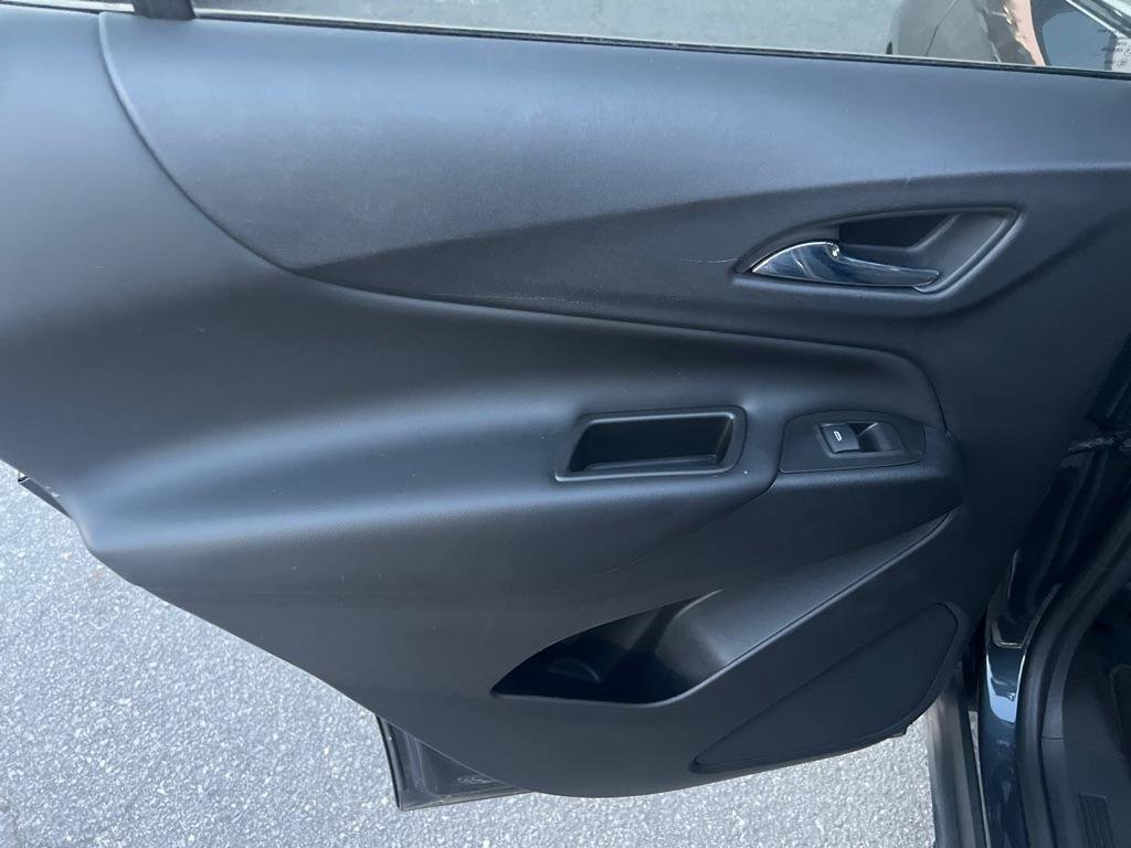 Used 2022 Chevrolet Equinox LT w/ Driver Convenience Package FWD image 16