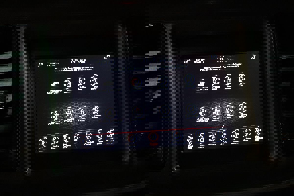 Used 2020 Dodge Challenger SXT w/ Driver Convenience Group image 45