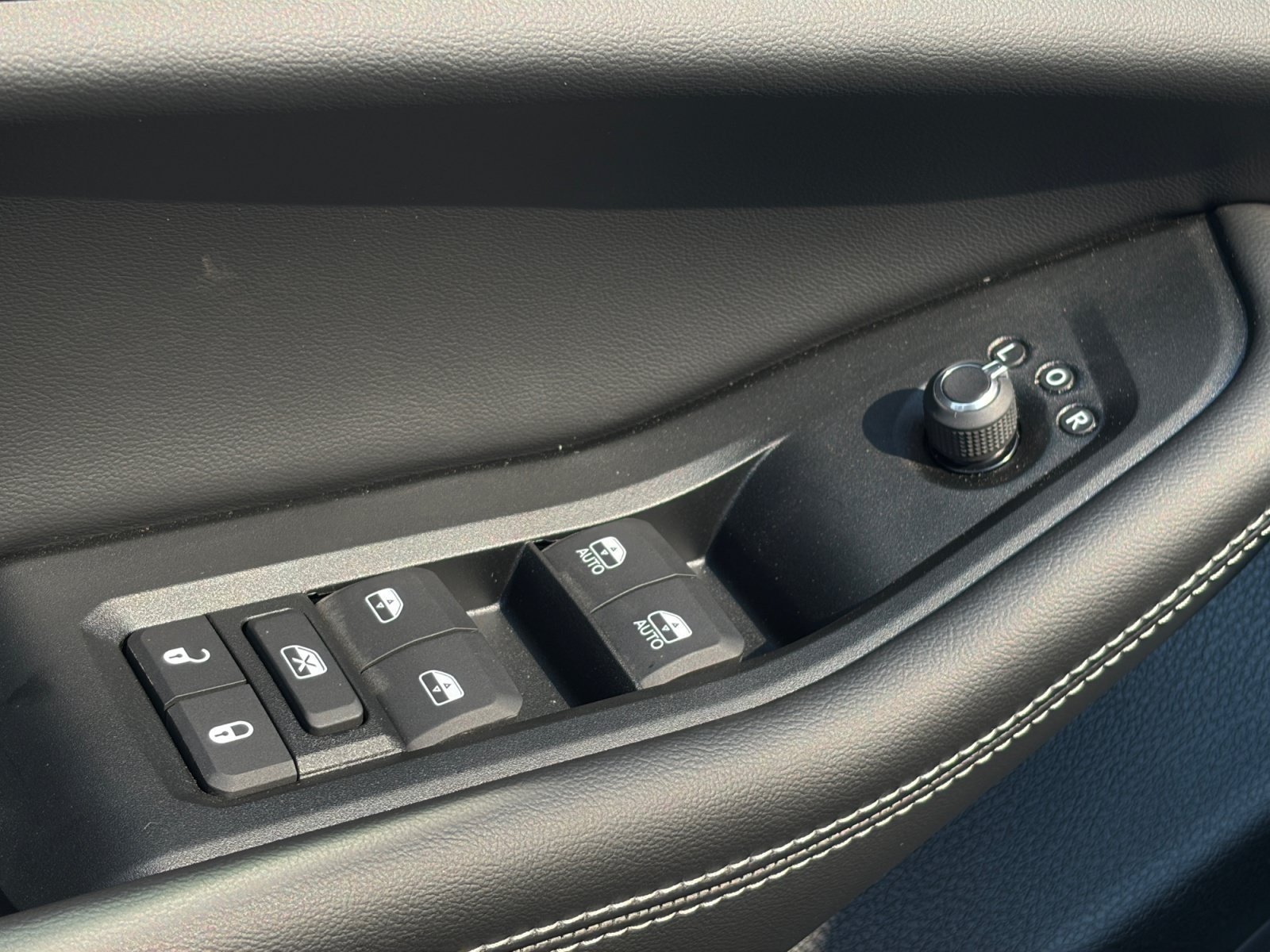 New 2026 Jeep Grand Cherokee Laredo AWD/4WD image 16