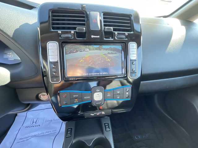 Used 2015 Nissan Leaf SL FWD image 23