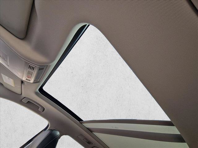 Used 2024 Volkswagen Tiguan SE FWD image 15