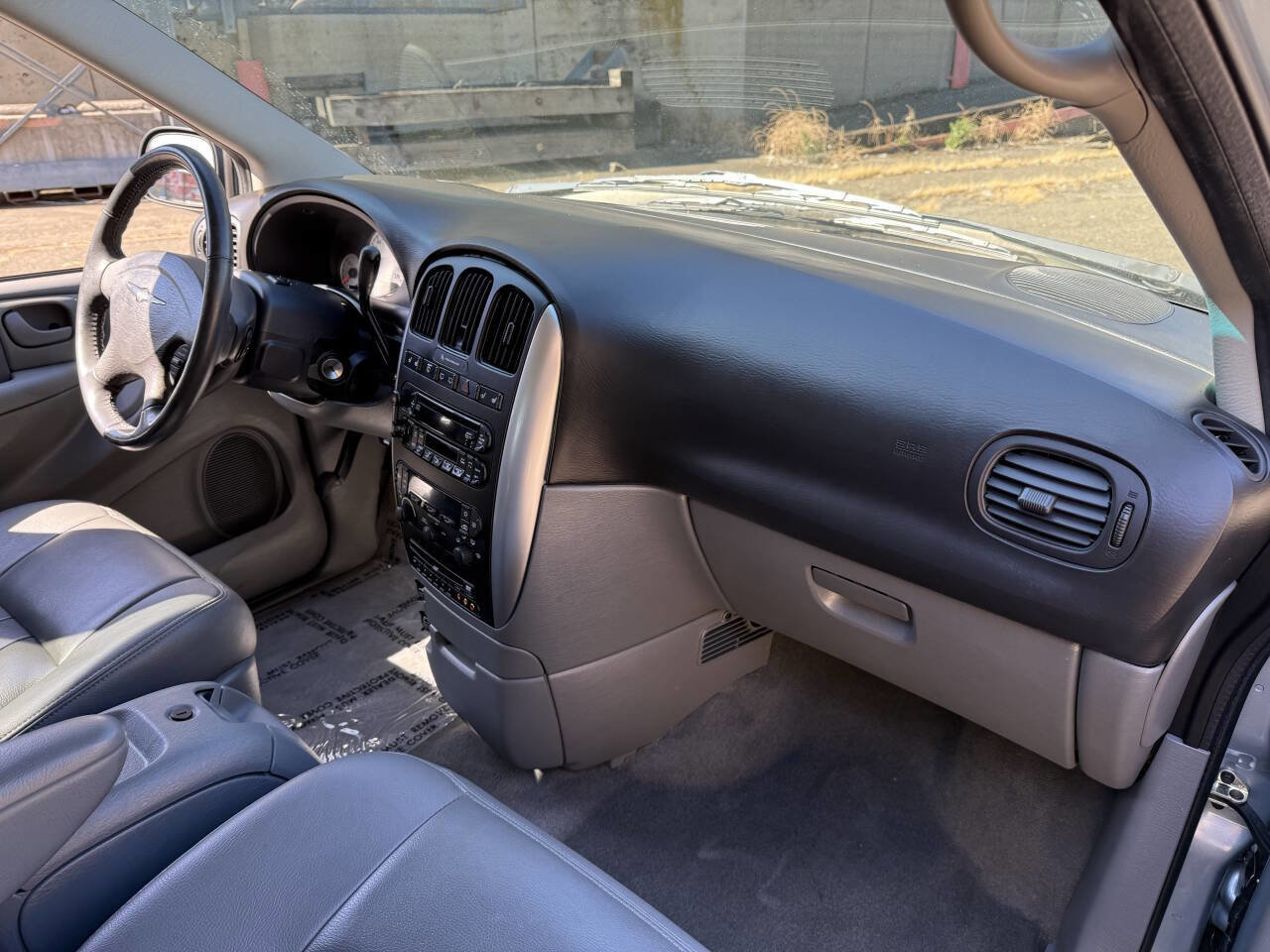 Used 2006 Chrysler Town & Country Touring image 92