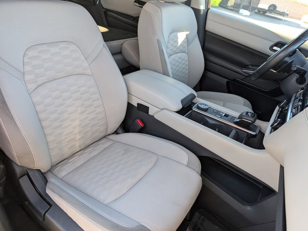 Used 2022 Nissan Pathfinder SV w/ SV Premium Package image 12