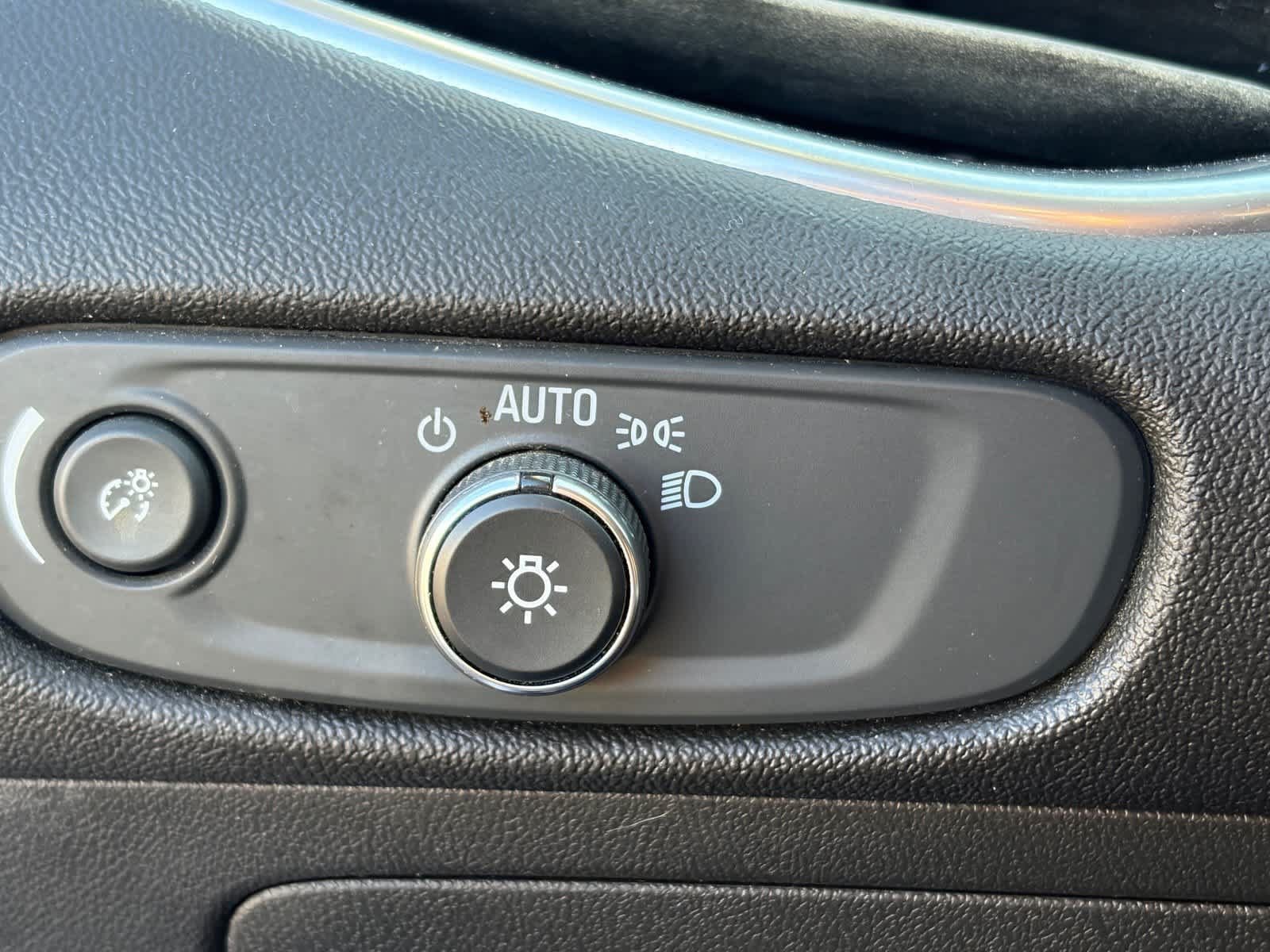 Used 2018 Chevrolet Malibu LT FWD image 7