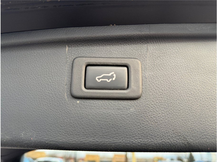 Used 2017 Subaru Outback 3.6R Limited AWD/4WD image 38