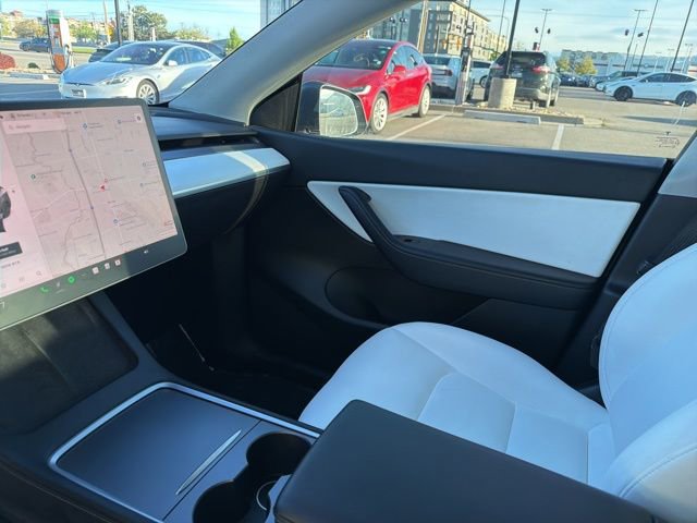 Used 2022 Tesla Model Y Performance AWD/4WD image 24
