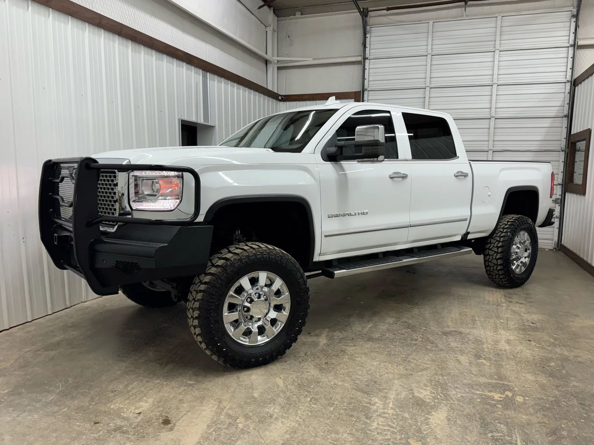 Used 2016 GMC Sierra 2500 Denali w/ Driver Alert Package image 9