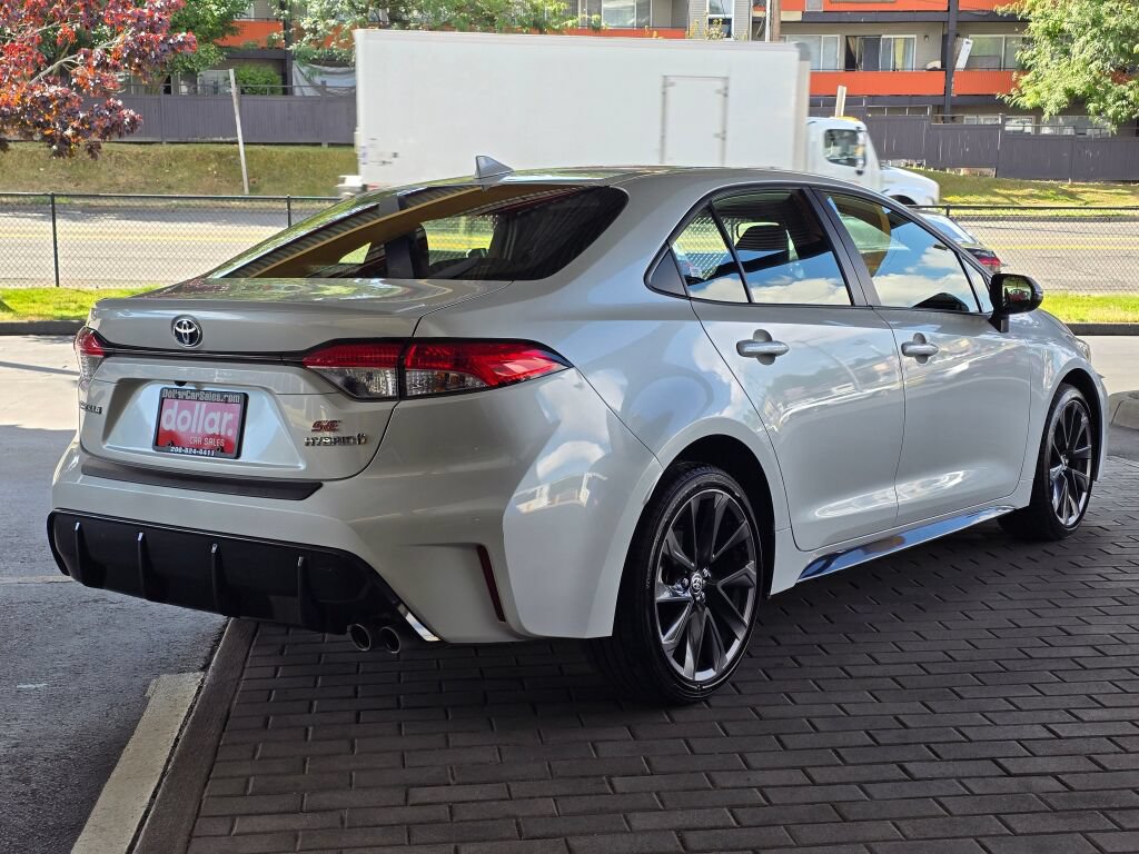 Used 2024 Toyota Corolla SE w/ SE Package FWD image 5