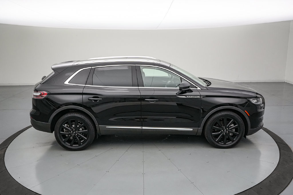 Used 2023 Lincoln Nautilus Reserve w/ Monochromatic Package AWD/4WD image 3