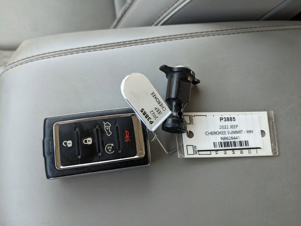 Certified 2022 Jeep Grand Cherokee Summit w/ Adv Protech Group IV AWD/4WD image 39