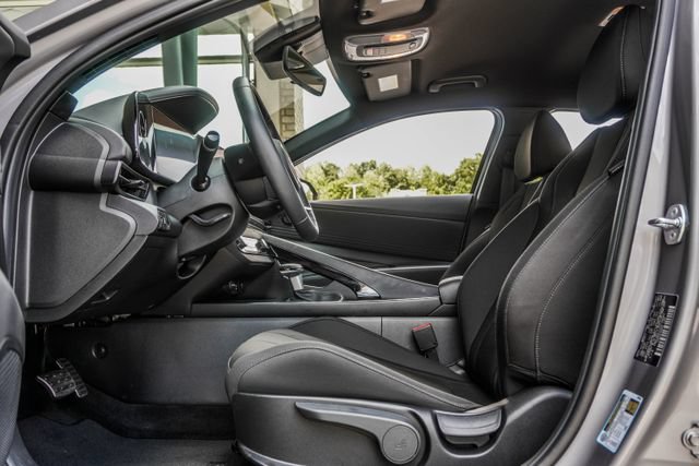 Certified 2025 Hyundai Elantra SEL FWD image 42