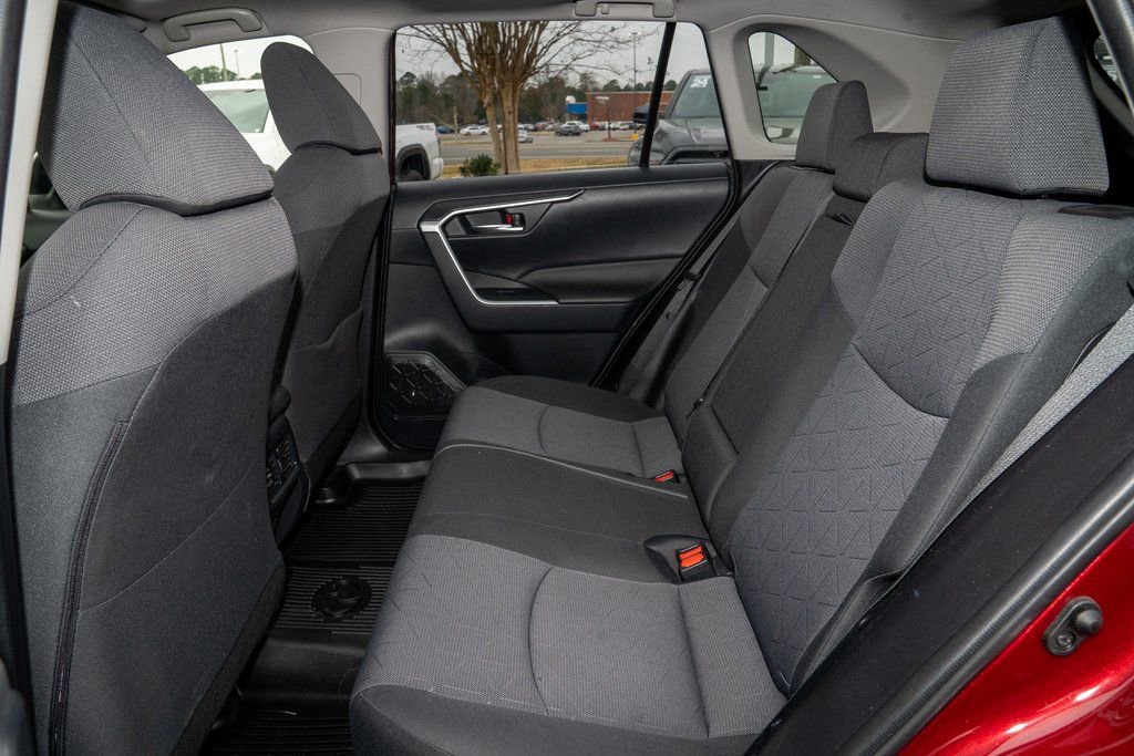 Used 2019 Toyota RAV4 XLE w/ Convenience Package image 9
