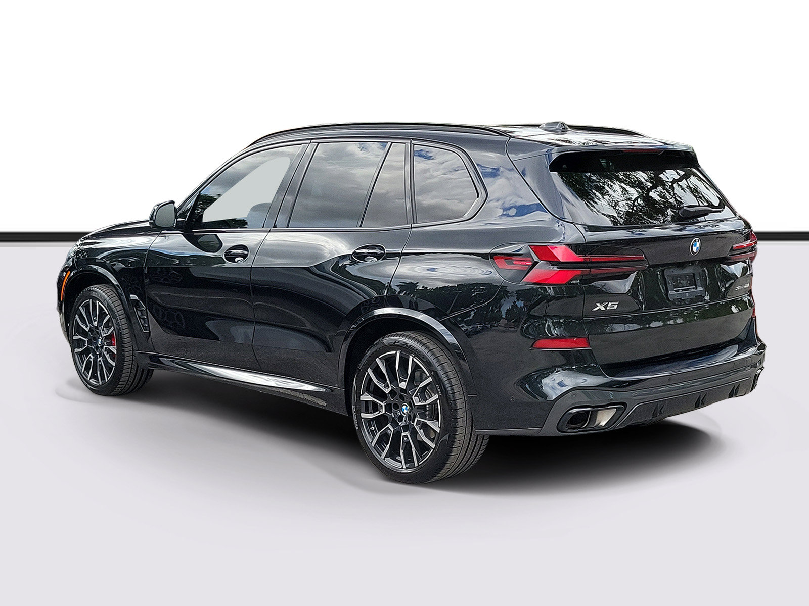 Used 2024 BMW X5 sDrive40i w/ M Sport Package RWD image 3
