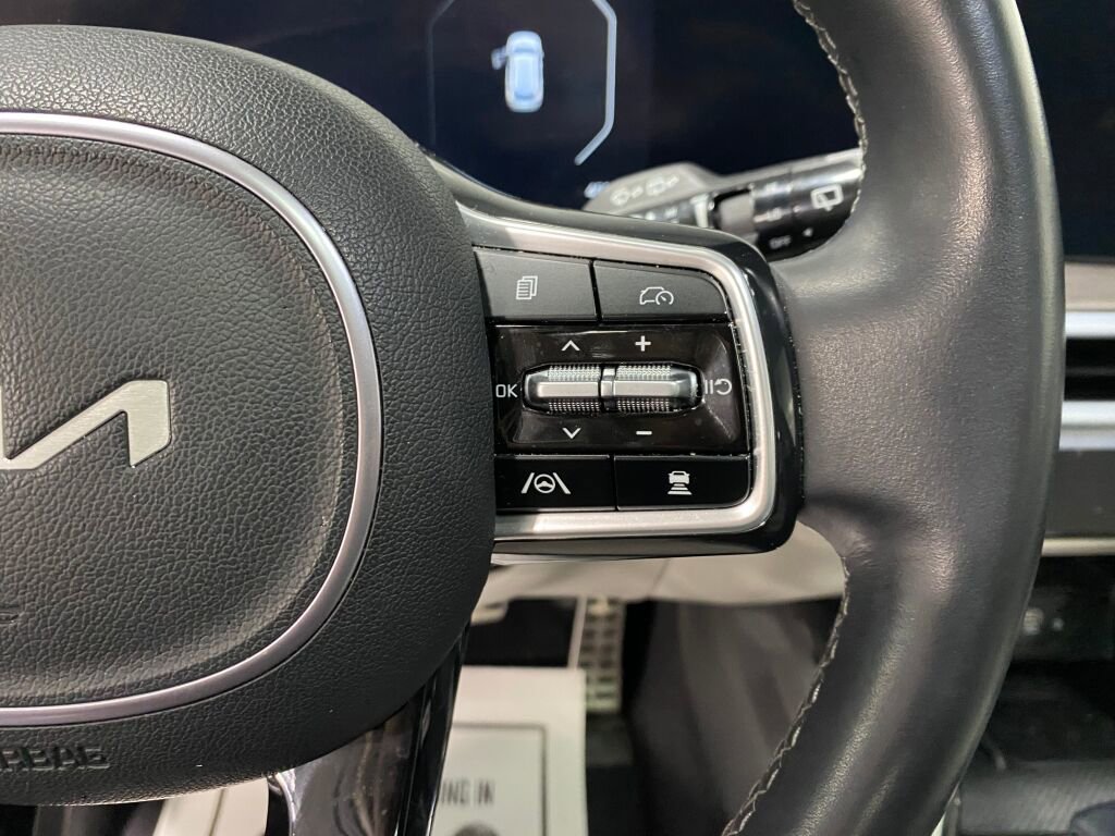 Used 2025 Kia Sorento SX AWD/4WD image 15