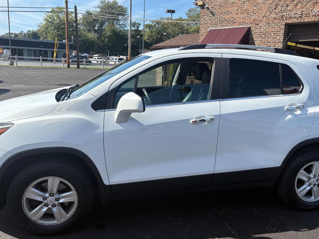 Used 2017 Chevrolet Trax LT w/ LT Convenience Package image 10