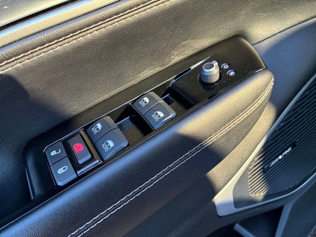 Used 2024 Jeep Wagoneer Series II w/ Flexible Seating Group image 12
