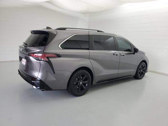 Used 2022 Toyota Sienna XSE w/ XSE Plus Package AWD/4WD image 5