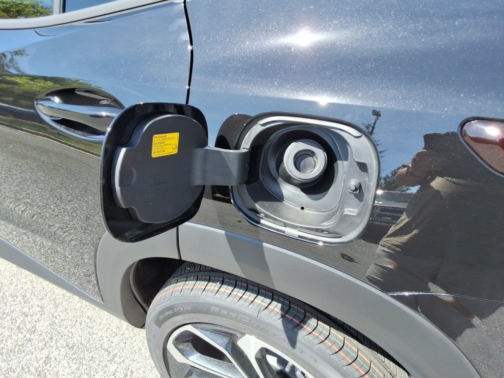 New 2026 Chevrolet Trax RS w/ Sunroof Package FWD image 12